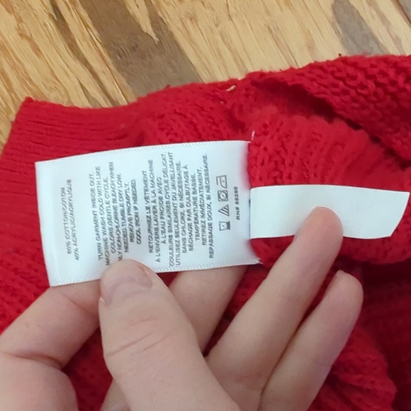 Bright red v-neck cotton/acrylic sweater. Not new but in great condition. - Picture 10 of 10